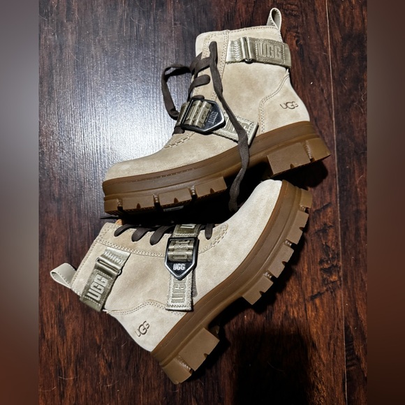 UGG Ashton waterproof boot 6.5W - Picture 1 of 6